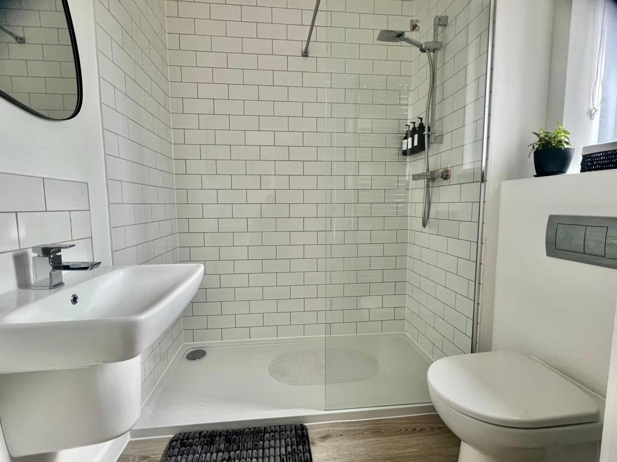 The Parkes A Stylish 3Br House, 5 Mins From Central Birmingham Close To The Edgbaston Stadium, The Hippodrome, Uob, Aston And Bcu, China Town, Kings Heath Bhx Airport And Much More المظهر الخارجي الصورة