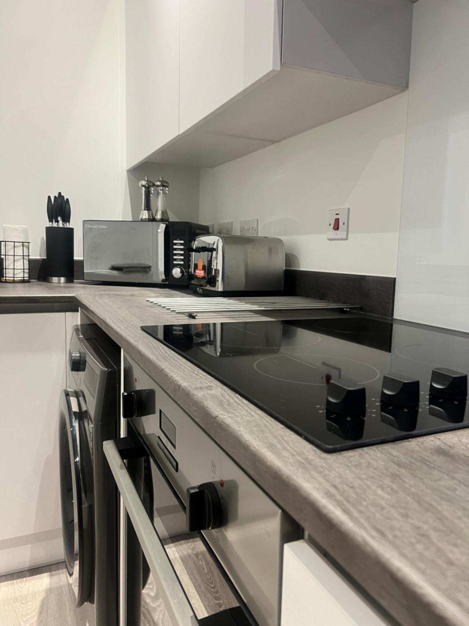 The Parkes A Stylish 3Br House, 5 Mins From Central Birmingham Close To The Edgbaston Stadium, The Hippodrome, Uob, Aston And Bcu, China Town, Kings Heath Bhx Airport And Much More المظهر الخارجي الصورة