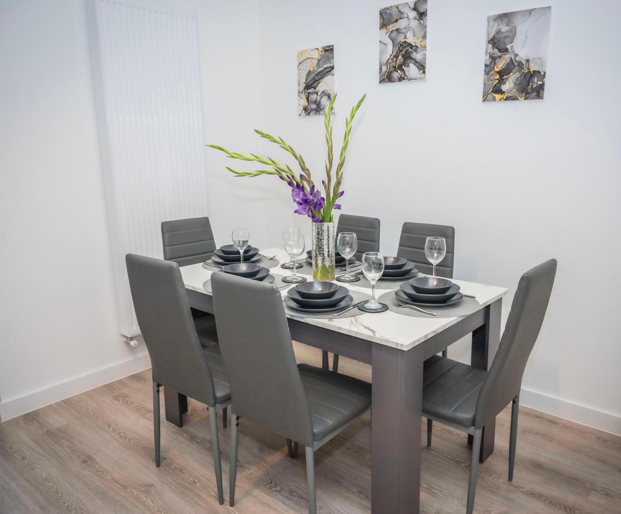 The Parkes A Stylish 3Br House, 5 Mins From Central Birmingham Close To The Edgbaston Stadium, The Hippodrome, Uob, Aston And Bcu, China Town, Kings Heath Bhx Airport And Much More المظهر الخارجي الصورة