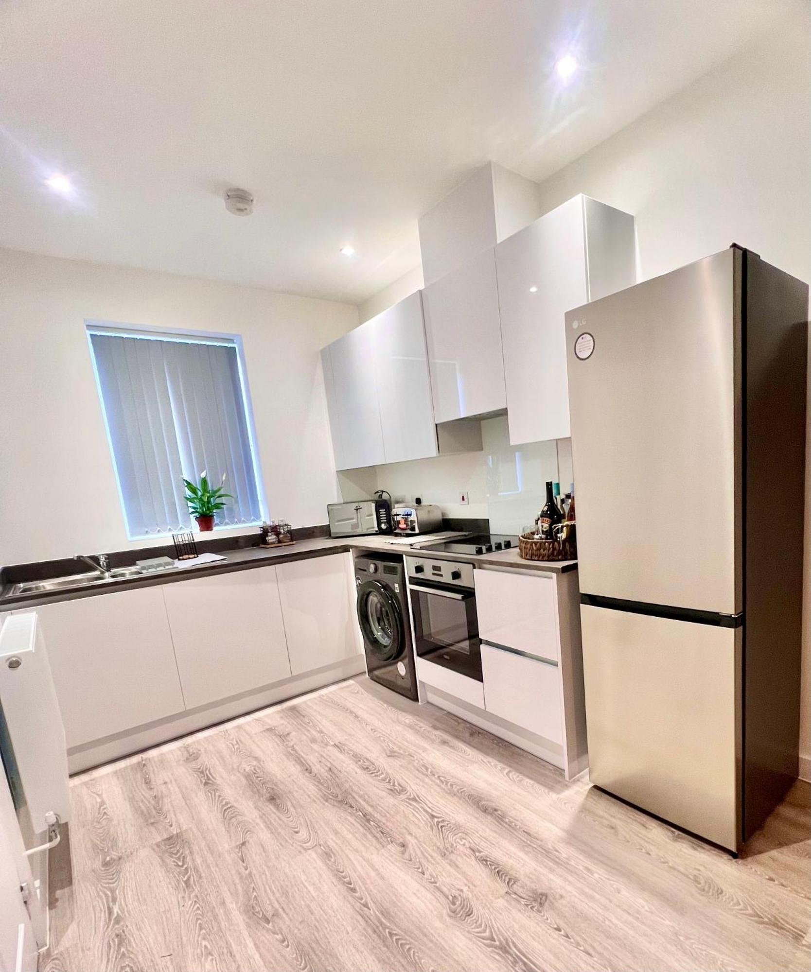 The Parkes A Stylish 3Br House, 5 Mins From Central Birmingham Close To The Edgbaston Stadium, The Hippodrome, Uob, Aston And Bcu, China Town, Kings Heath Bhx Airport And Much More المظهر الخارجي الصورة