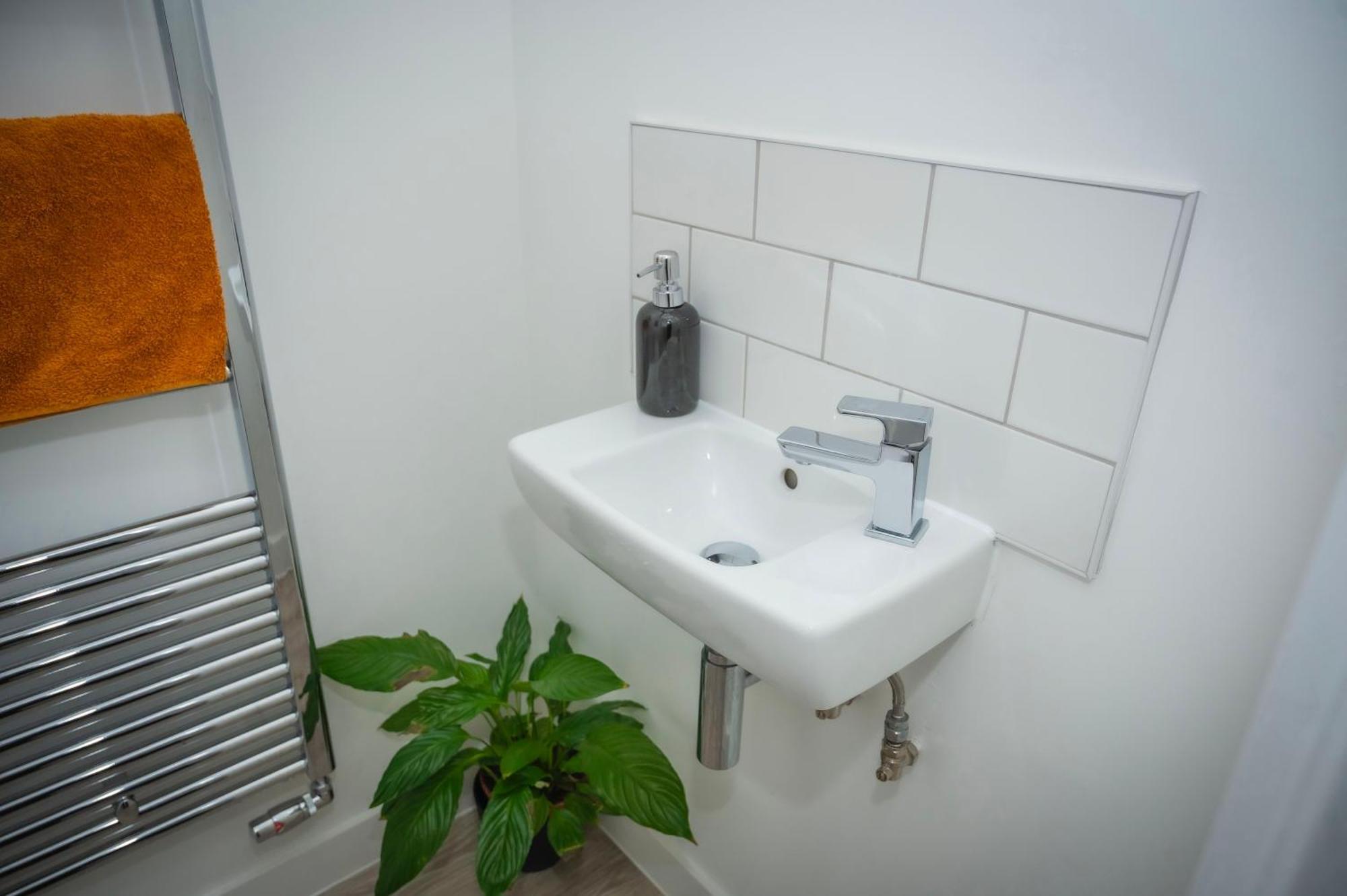 The Parkes A Stylish 3Br House, 5 Mins From Central Birmingham Close To The Edgbaston Stadium, The Hippodrome, Uob, Aston And Bcu, China Town, Kings Heath Bhx Airport And Much More المظهر الخارجي الصورة